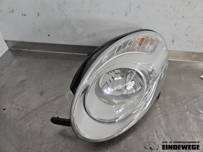 Używane Reflektor lewy Fiat 500L (199) 1.4 16V Cena € 125,00 Procedura marży oferowane przez Auto- en demontagebedrijf Eindewege