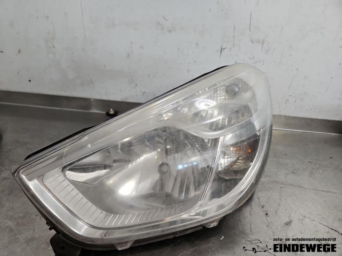 Używane Reflektor lewy Dacia Dokker (0S) 1.5 dCi 90 Cena na żądanie oferowane przez Auto- en demontagebedrijf Eindewege