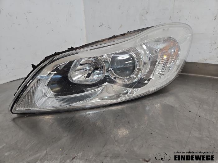 Używane Reflektor lewy Volvo C30 (EK/MK) 2.0 D3 20V Cena € 157,50 Procedura marży oferowane przez Auto- en demontagebedrijf Eindewege
