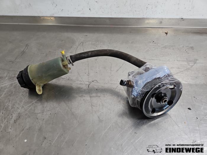 Usagé Pompe de direction Ford Focus 2 Wagon 1.6 16V Prix sur demande proposé par Auto- en demontagebedrijf Eindewege