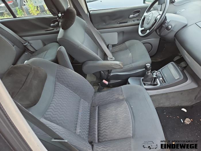 Używane Fotel lewy Renault Espace (JK) 2.0 16V Cena na żądanie oferowane przez Auto- en demontagebedrijf Eindewege