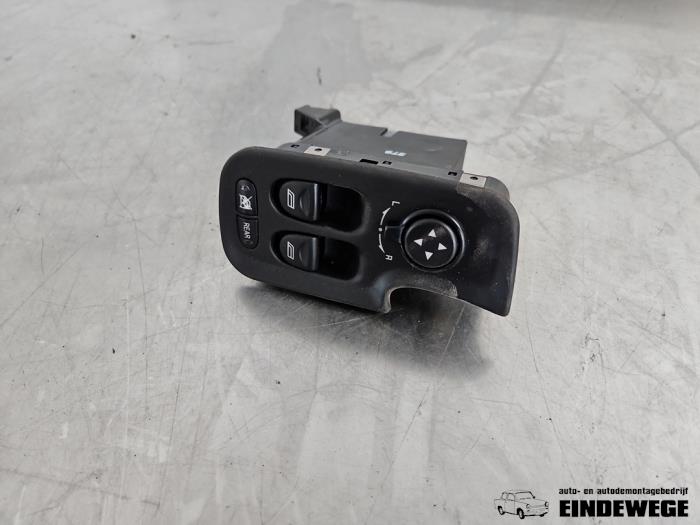 Usados Interruptor combinado de ventanillas Alfa Romeo 147 (937) 2.0 Twin Spark 16V Precio € 105,00 Norma de margen ofrecido por Auto- en demontagebedrijf Eindewege