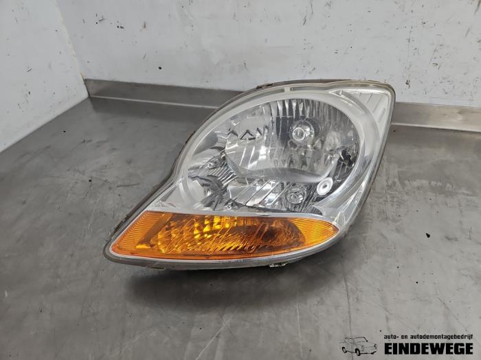 Używane Reflektor lewy Chevrolet Matiz (M200) 0.8 S,SE Cena € 20,00 Procedura marży oferowane przez Auto- en demontagebedrijf Eindewege