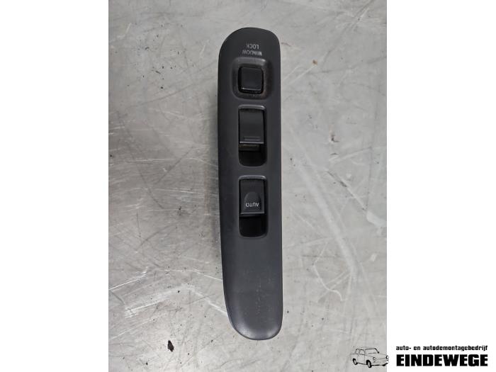 Usados Interruptor combinado de ventanillas Suzuki Swift (SF310/413) 1.3 Precio € 30,00 Norma de margen ofrecido por Auto- en demontagebedrijf Eindewege