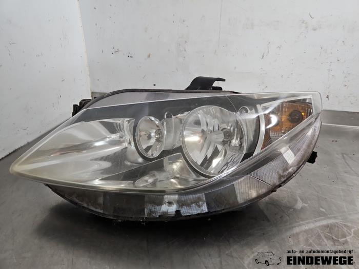 Używane Reflektor lewy Seat Ibiza IV SC (6J1) 1.4 TDI Cena € 52,50 Procedura marży oferowane przez Auto- en demontagebedrijf Eindewege