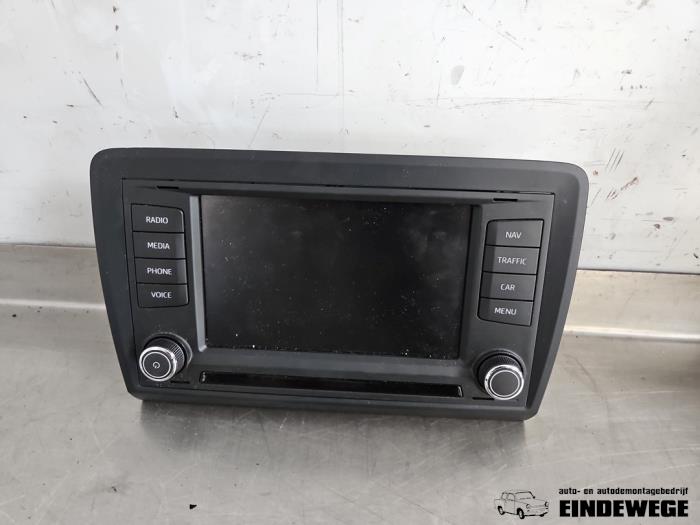 Begagnade Radio Seat Ibiza IV (6J5) 1.0 EcoTSI 12V Pris € 210,00 Marginaltabell erbjuds av Auto- en demontagebedrijf Eindewege