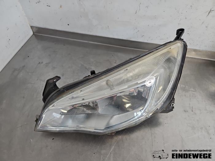 Używane Reflektor lewy Opel Astra J (PC6/PD6/PE6/PF6) 1.4 Turbo 16V Cena € 105,00 Procedura marży oferowane przez Auto- en demontagebedrijf Eindewege