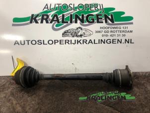Usagé Arbre de transmission avant droit Volkswagen Passat (3B3) 2.5 TDI V6 24V Prix € 50,00 Règlement à la marge proposé par Autosloperij Kralingen B.V.