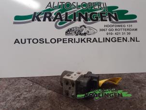 Usados Bomba ABS Volkswagen Passat (3B2) 1.6 Precio € 50,00 Norma de margen ofrecido por Autosloperij Kralingen B.V.