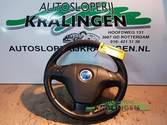 Gebrauchte Lenkrad Fiat Punto II (188) 1.4 16V Preis € 24,98 Margenregelung angeboten von Autosloperij Kralingen B.V.