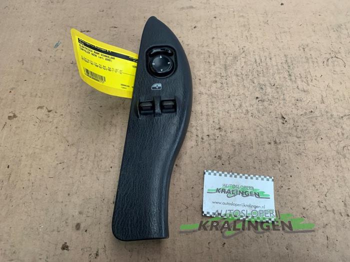 Usados Interruptor de ventanilla eléctrica Chrysler Neon II 2.0 16V LE,SE,CS,Sport Precio € 24,99 Norma de margen ofrecido por Autosloperij Kralingen B.V.