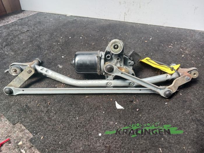 Front wiper motor from a Citroën C3 (FC/FL/FT) 1.4 2003