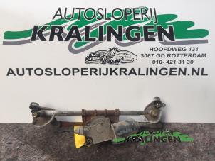 Usagé Moteur essuie-glace avant Toyota Yaris (P1) 1.0 16V VVT-i Prix € 50,00 Règlement à la marge proposé par Autosloperij Kralingen B.V.