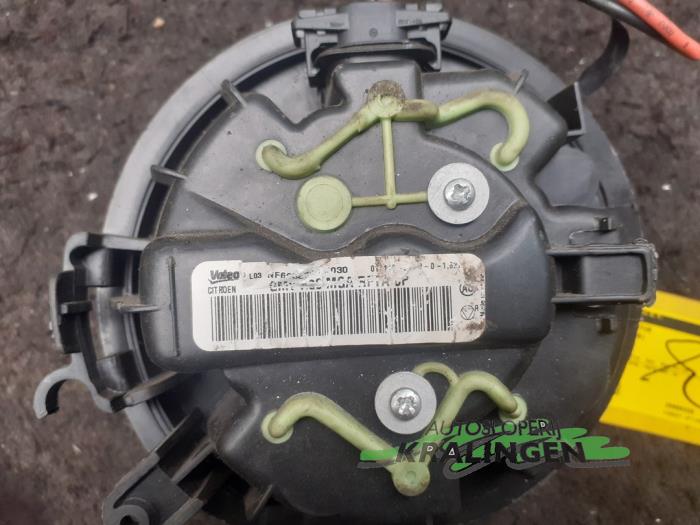 Heating and ventilation fan motor from a Citroën C2 (JM) 1.4 2008