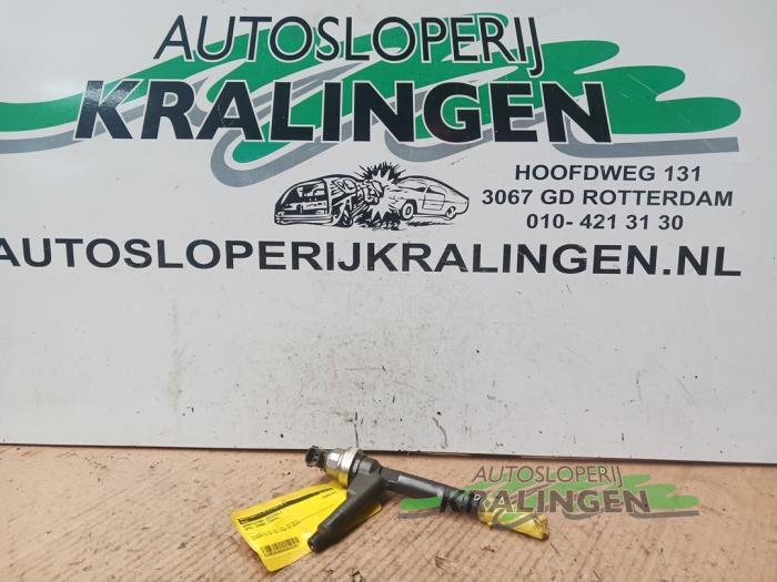 Usagé Injecteurs Opel Combo (Corsa C) 1.7 CDTi 16V Prix € 19,99 Règlement à la marge proposé par Autosloperij Kralingen B.V.