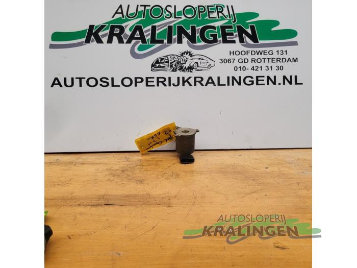 Gebrauchte AGR Ventil Opel Combo (Corsa C) 1.7 CDTi 16V Preis € 35,00 Margenregelung angeboten von Autosloperij Kralingen B.V.
