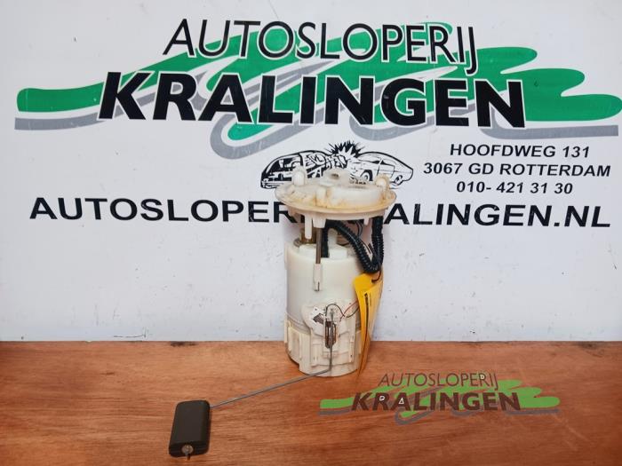 Begagnade Bensinpump Renault Scénic II (JM) 2.0 16V Pris € 34,98 Marginaltabell erbjuds av Autosloperij Kralingen B.V.