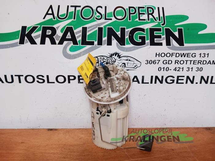 Usagé Pompe essence Opel Corsa D 1.4 16V Twinport Prix € 17,99 Règlement à la marge proposé par Autosloperij Kralingen B.V.