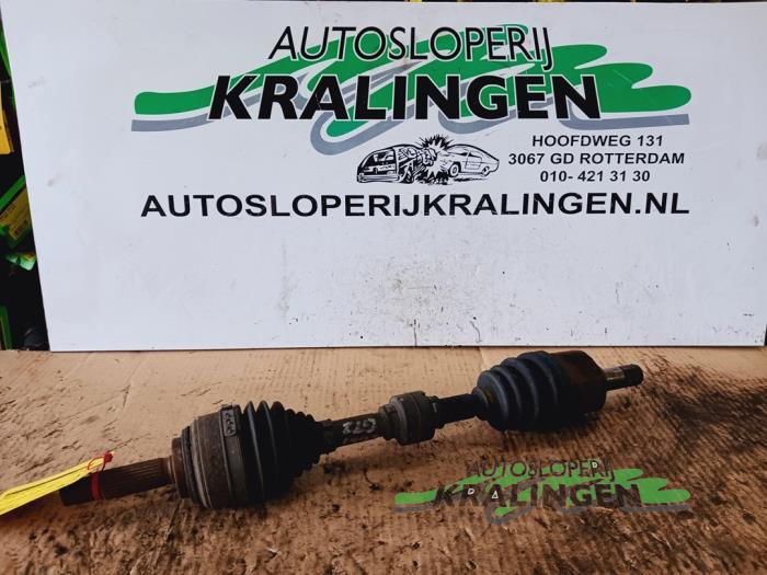 Gebrauchte Antriebswelle links vorne Mitsubishi Colt (CJ) 1.3 GL,GLX 12V Preis € 24,99 Margenregelung angeboten von Autosloperij Kralingen B.V.