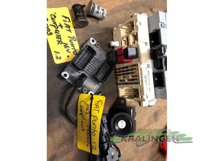 Gebrauchte Schlossset Fiat Punto II (188) 1.2 16V Preis € 150,00 Margenregelung angeboten von Autosloperij Kralingen B.V.