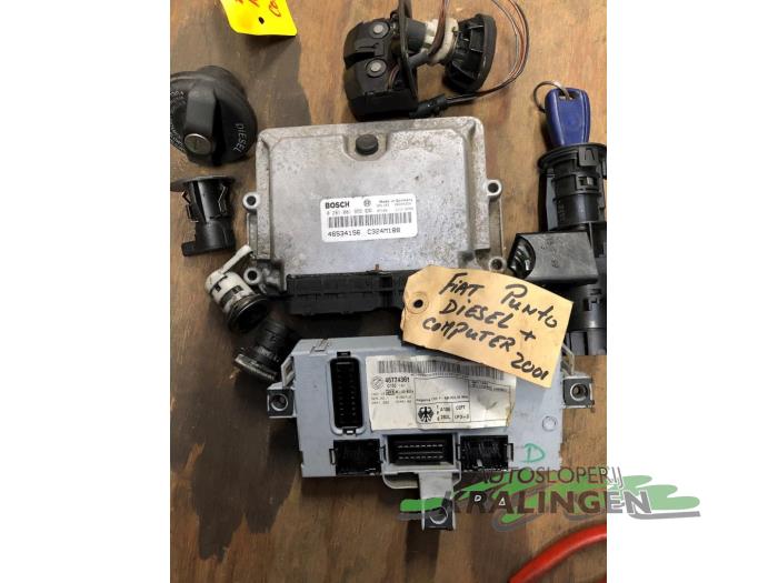Gebrauchte Schlossset Fiat Punto II (188) 1.9 JTD 80 ELX 5-Drs. Preis € 150,00 Margenregelung angeboten von Autosloperij Kralingen B.V.