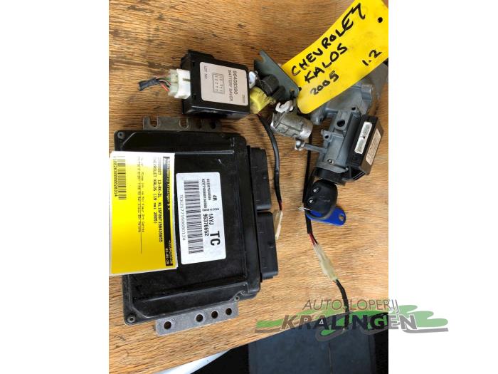 Gebrauchte Schlossset Chevrolet Kalos (SF48) 1.2 Preis € 150,00 Margenregelung angeboten von Autosloperij Kralingen B.V.