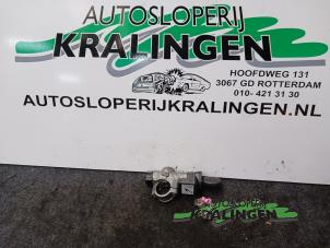 Używane Zestaw zamków Nissan Almera (N16) 1.5 16V Cena € 100,00 Procedura marży oferowane przez Autosloperij Kralingen B.V.