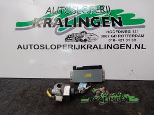 Usados Juego de cerraduras Nissan Almera (N15) 1.6 GX,SLX,SR 16V Precio € 100,00 Norma de margen ofrecido por Autosloperij Kralingen B.V.