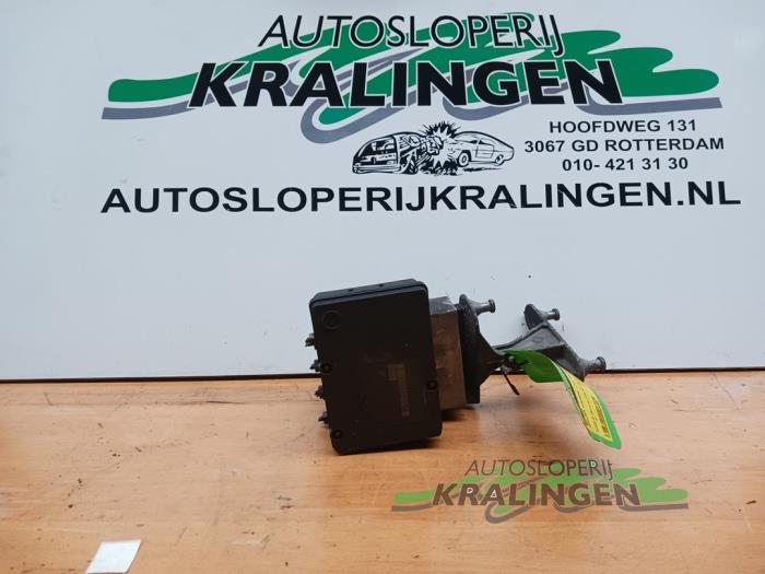 Begagnade ABS-pump Mercedes C (W203) 2.2 C-220 CDI 16V Pris € 24,98 Marginaltabell erbjuds av Autosloperij Kralingen B.V.