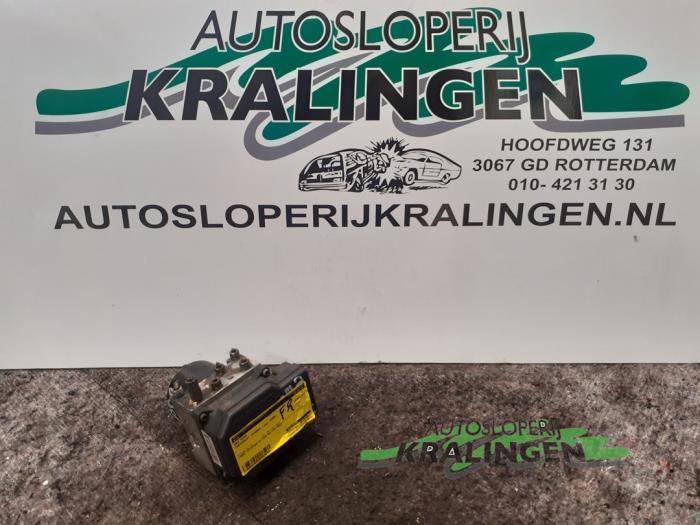 Begagnade ABS-pump Chevrolet Evanda 2.0 16V Pris € 25,00 Marginaltabell erbjuds av Autosloperij Kralingen B.V.