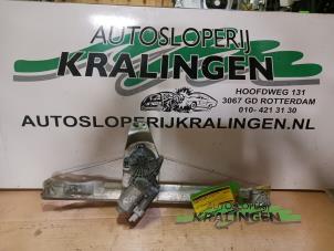 Begagnade Fönstermekanism för bakre dörr, 4-dörrars, höger Citroen C4 Picasso (UD/UE/UF) 1.6 HDi 16V 110 Pris € 24,99 Marginaltabell erbjuds av Autosloperij Kralingen B.V.