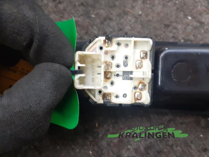 Usados Interruptor de ventanilla eléctrica Chevrolet Matiz 0.8 S,SE Precio € 25,00 Norma de margen ofrecido por Autosloperij Kralingen B.V.