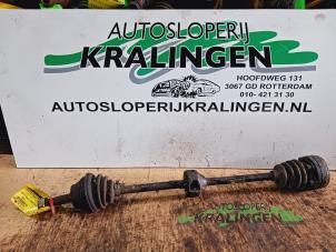Usagé Arbre de transmission avant droit Volkswagen Polo II Coupé (86) 1.3 Kat. Prix € 24,99 Règlement à la marge proposé par Autosloperij Kralingen B.V.