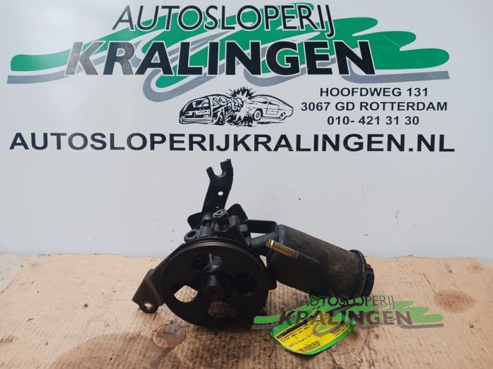 Usagé Pompe de direction Toyota Yaris (P1) 1.4 D-4D Prix € 25,00 Règlement à la marge proposé par Autosloperij Kralingen B.V.