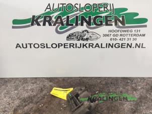 Usagé Etrier de frein (pince) arrière gauche Toyota Yaris (P1) 1.0 16V VVT-i Prix € 50,00 Règlement à la marge proposé par Autosloperij Kralingen B.V.