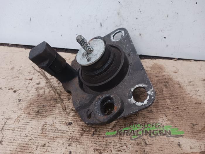 Engine mount from a Renault Clio II Societe (SB) 1.9 dTi 2000