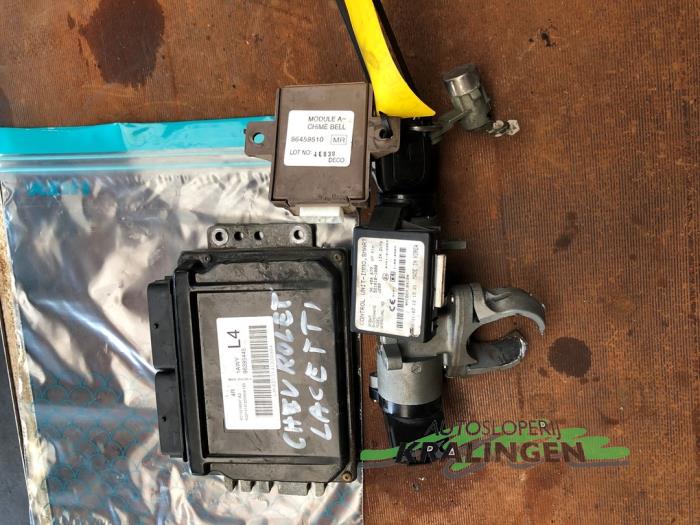 Gebrauchte Schlossset Chevrolet Lacetti (KLAN) 1.4 16V Preis € 150,00 Margenregelung angeboten von Autosloperij Kralingen B.V.