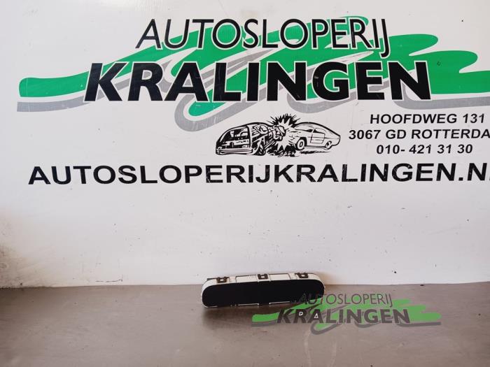 Begagnade Innerdisplay Chevrolet Spark 1.0 16V Bifuel Pris € 50,00 Marginaltabell erbjuds av Autosloperij Kralingen B.V.