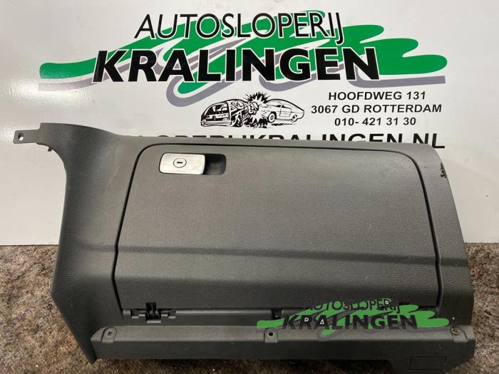 Begagnade Handskfack Volkswagen Golf V (1K1) 2.0 FSI 16V Pris € 9,98 Marginaltabell erbjuds av Autosloperij Kralingen B.V.