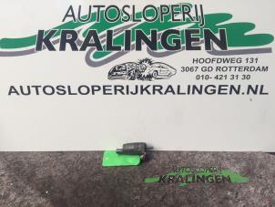 Used Windscreen washer pump Volkswagen Fox (5Z) 1.2 Price € 20,00 Margin scheme offered by Autosloperij Kralingen B.V.