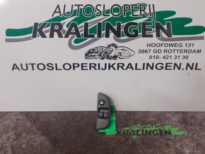 Usados Interruptor de ventanilla eléctrica Suzuki New Ignis (MH) 1.3 DDiS 16V Precio € 35,00 Norma de margen ofrecido por Autosloperij Kralingen B.V.
