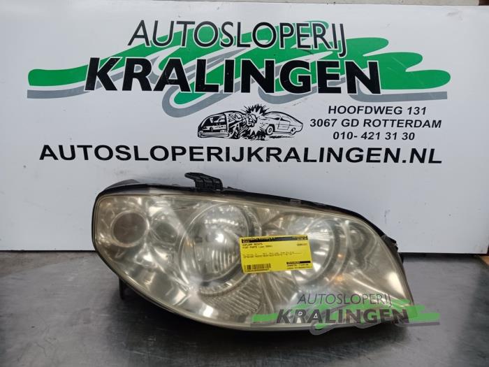 Używane Reflektor prawy Fiat Punto II (188) 1.3 JTD Multijet 16V Van Cena € 50,00 Procedura marży oferowane przez Autosloperij Kralingen B.V.