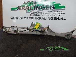 Używane Silnik wycieraczek przednich Mercedes C (W203) 2.0 C-180 16V Cena € 100,00 Procedura marży oferowane przez Autosloperij Kralingen B.V.
