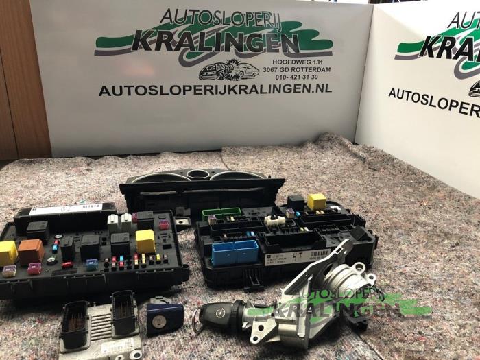 Gebrauchte Schlossset Opel Astra H (L48) 1.4 16V Twinport Preis € 250,00 Margenregelung angeboten von Autosloperij Kralingen B.V.