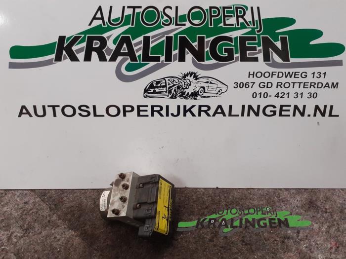 Begagnade ABS-pump Suzuki Liana (ERC/ERD/RH4) 1.6 MPi 16V Pris € 24,99 Marginaltabell erbjuds av Autosloperij Kralingen B.V.
