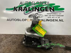 Usagé Levier de sélection automatique Volkswagen Golf V (1K1) 2.0 TDI 16V Prix € 100,00 Règlement à la marge proposé par Autosloperij Kralingen B.V.
