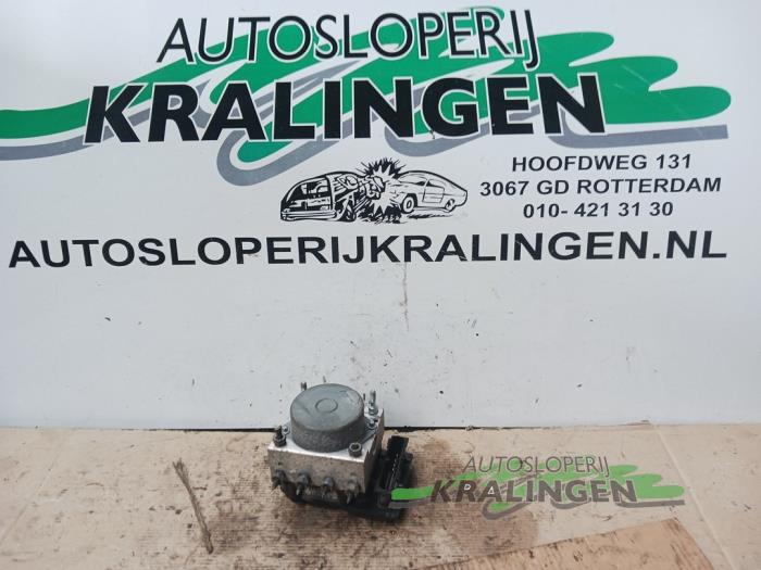 Usagé Pompe ABS Renault Clio III Estate/Grandtour (KR) 1.2 16V TCE 100 Prix € 9,99 Règlement à la marge proposé par Autosloperij Kralingen B.V.