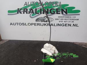 Gebrauchte Türschlossmechanik 4-türig links vorne Citroen C3 (FC/FL/FT) 1.4 Preis € 35,00 Margenregelung angeboten von Autosloperij Kralingen B.V.