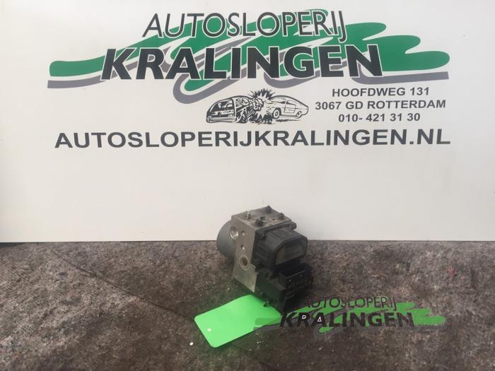 Begagnade ABS-pump Toyota Corolla (E12) 2.0 D-4D 16V 90 Pris € 22,00 Marginaltabell erbjuds av Autosloperij Kralingen B.V.