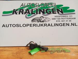 Używane Przelacznik wycieraczki Opel Astra G (F07) 2.2 16V Cena € 25,00 Procedura marży oferowane przez Autosloperij Kralingen B.V.